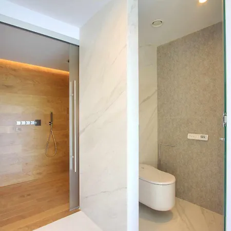 Contemporary & Very Spacious Puerto Banus Marbella