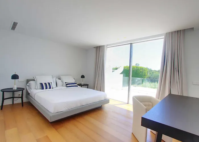 Contemporary & Very Spacious Puerto Banus