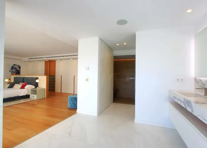 Contemporary & Very Spacious Puerto Banus
