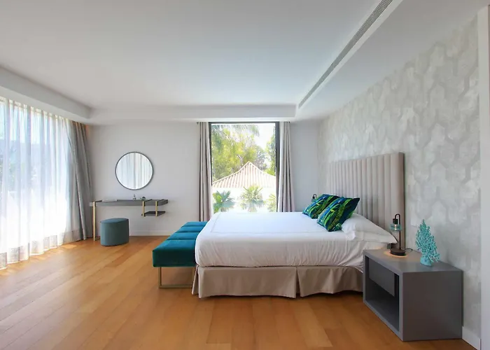 Villa Contemporary & Very Spacious Puerto Banus