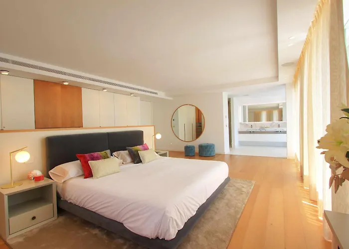 Villa Contemporary & Very Spacious Puerto Banus *
