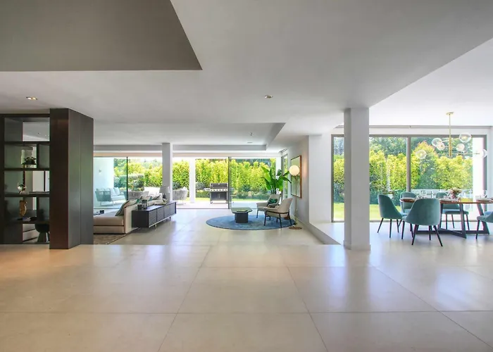 Contemporary & Very Spacious Puerto Banus *