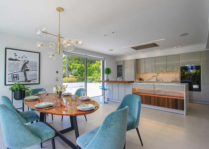 Contemporary & Very Spacious Puerto Banus Villa