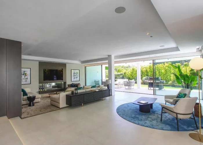 Villa Contemporary & Very Spacious Puerto Banus *