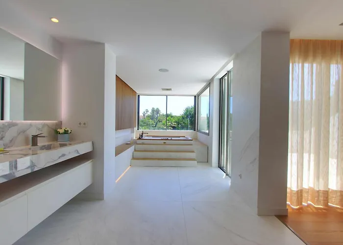 Contemporary & Very Spacious Puerto Banus