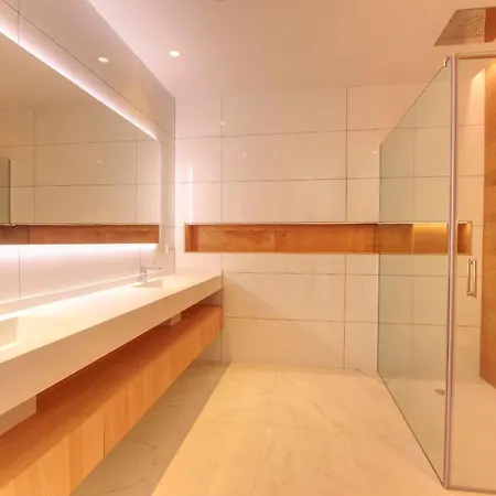 ヴィラ Contemporary & Very Spacious Puerto Banus マルベーリャ