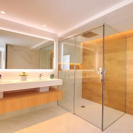 Contemporary & Very Spacious Puerto Banus * 马尔韦利亚