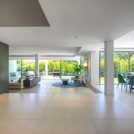 Contemporary & Very Spacious Puerto Banus *