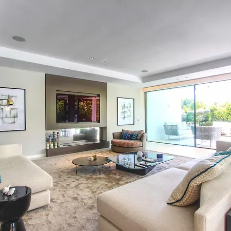 Contemporary & Very Spacious Puerto Banus Marbella
