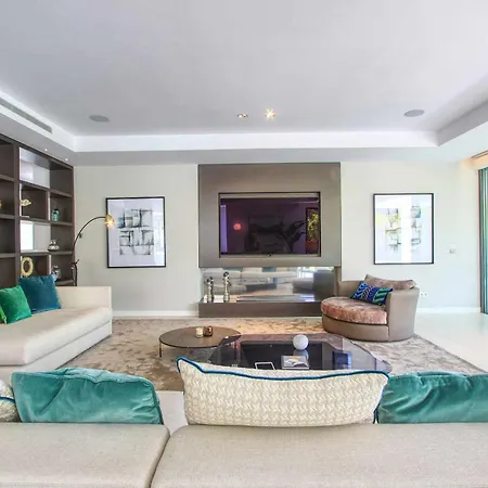 Contemporary & Very Spacious Puerto Banus * 马尔韦利亚