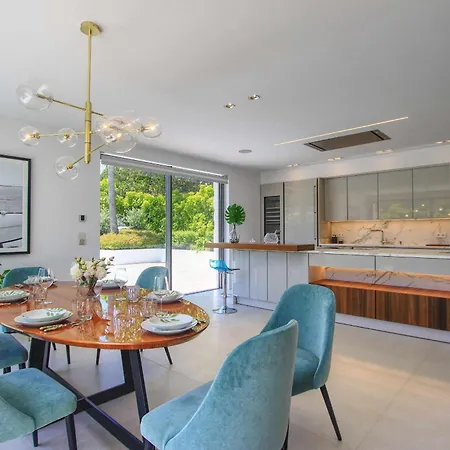 Contemporary & Very Spacious Puerto Banus ヴィラ