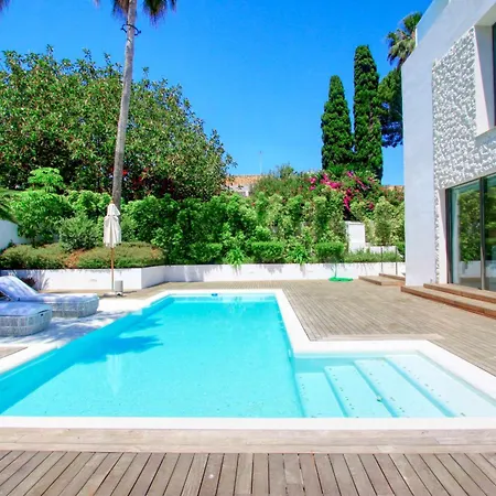 Contemporary & Very Spacious Puerto Banus Marbella
