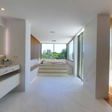 Contemporary & Very Spacious Puerto Banus