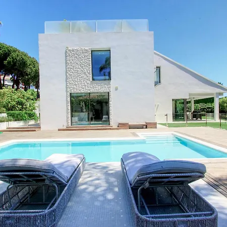 Villa Contemporary & Very Spacious Puerto Banus