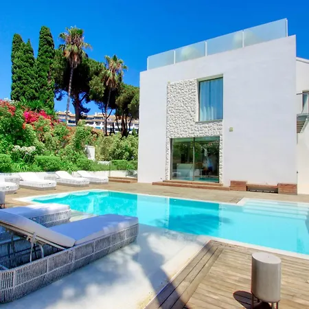 Villa Contemporary & Very Spacious Puerto Banus *