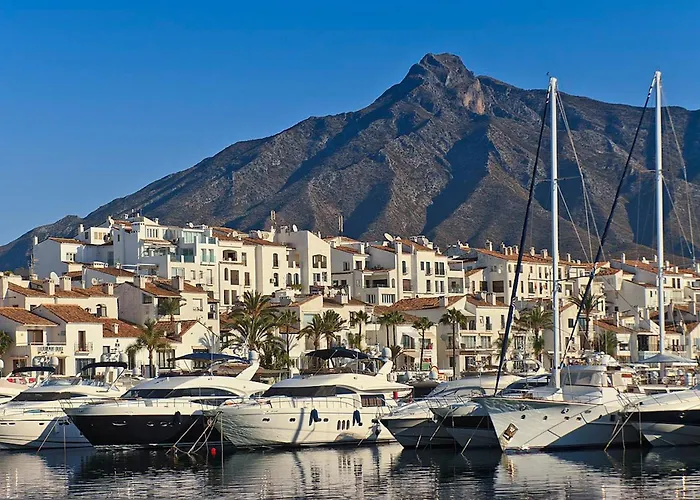 Contemporary & Very Spacious Puerto Banus Villa Marbella