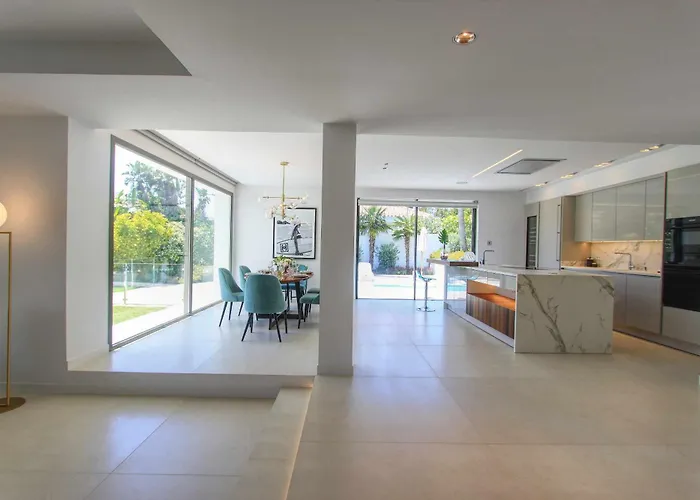 Contemporary & Very Spacious Puerto Banus Marbella