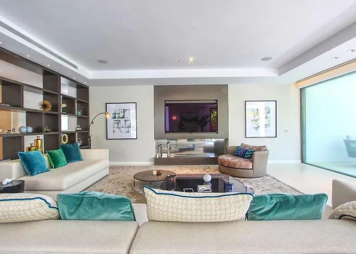 Contemporary & Very Spacious Puerto Banus * Marbella