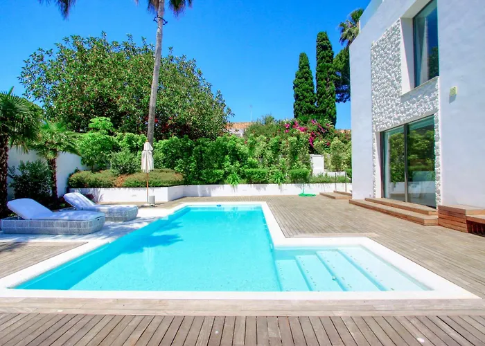 Contemporary & Very Spacious Puerto Banus Marbella