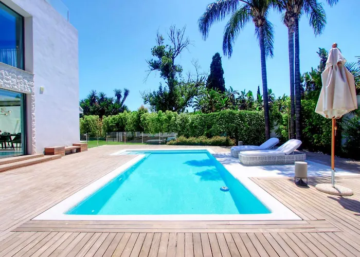 Contemporary & Very Spacious Puerto Banus Marbella