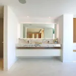 Contemporary & Very Spacious Puerto Banus Vila