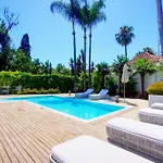 Contemporary & Very Spacious Puerto Banus Vila