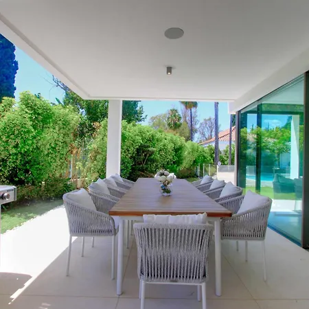 Vila Contemporary & Very Spacious Puerto Banus *
