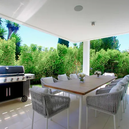 Contemporary & Very Spacious Puerto Banus Vila