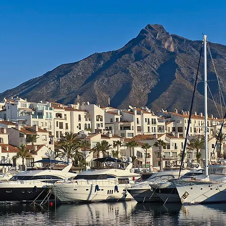 Contemporary & Very Spacious Puerto Banus Willa Marbella