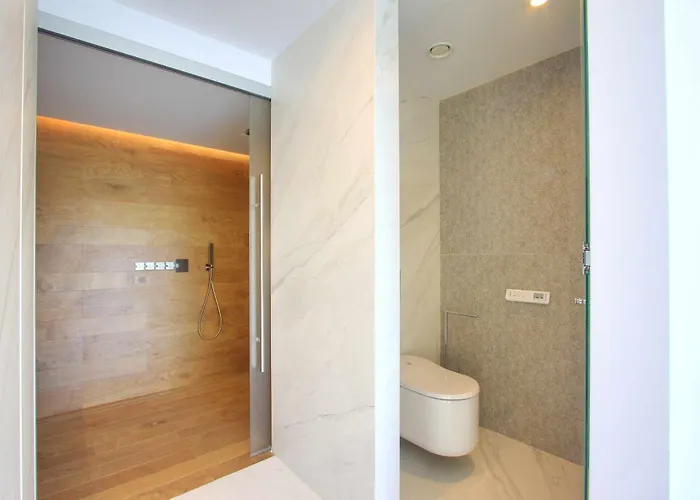 Contemporary & Very Spacious Puerto Banus Marbella