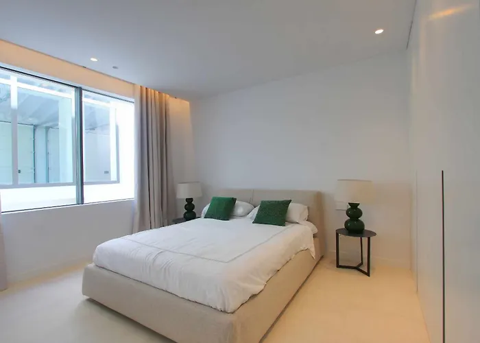 Contemporary & Very Spacious Puerto Banus Willa