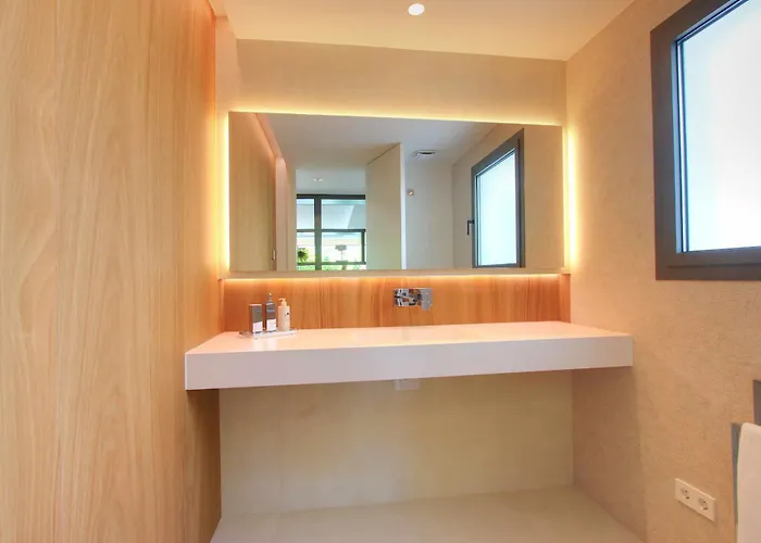 Contemporary & Very Spacious Puerto Banus