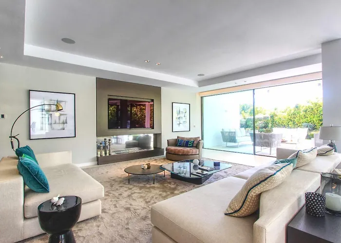 Contemporary & Very Spacious Puerto Banus Marbella