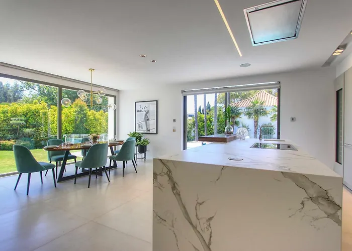 Contemporary & Very Spacious Puerto Banus