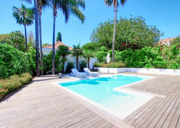 Contemporary & Very Spacious Puerto Banus Willa